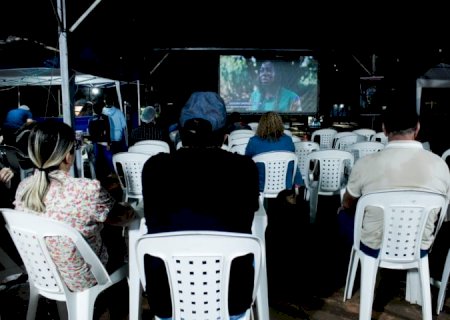 TransCine leva cinema gratuito a Nova Alvorada do Sul com o projeto ‘Vizinhança na Praça’