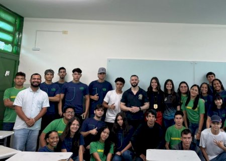 Delegados da Polícia Civil realizam palestra sobre Violência e Segurança Pública para alunos do ensino médio em Caarapó