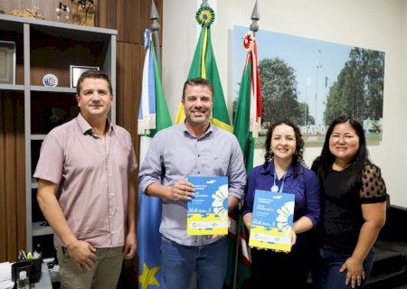 Prefeito André Nezzi recebe o relatório final do programa Cidade Empreendedora>