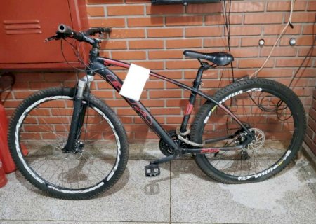 Jovem é preso em Dourados após furtar bicicleta cadeada e sair arrastando