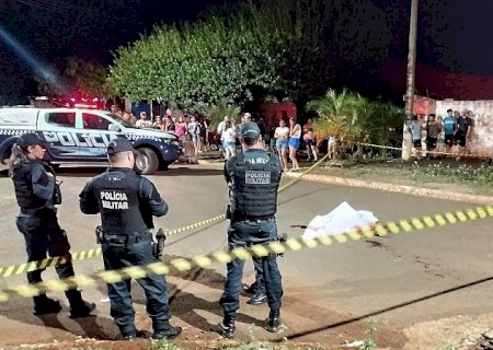 Homem é arrastado para fora de casa e assassinado a facadas em Itaporã>