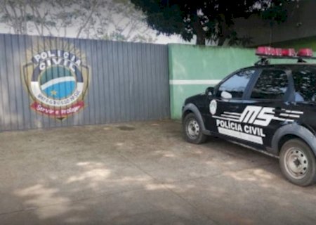 Brincadeira em beira de rio acaba com dois esfaqueados nas costas e no abdômen em MS