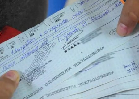 Na era do Pix, uso de cheques no Brasil cai 18% em 2024