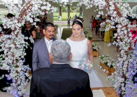 Judocas cegos tiveram casamento emocionante com audiodescrição>