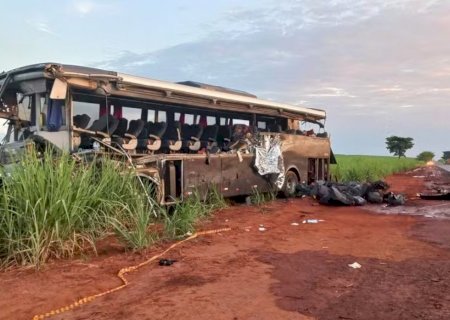 Acidente com ônibus de universitários deixa ao menos 12 mortos>