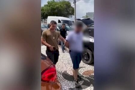 Professor oferecia dinheiro em troca de 'nudes' de alunos menores>