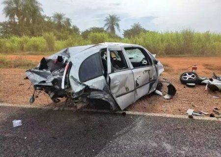 Motorista morre após colisão com caminhões na BR-163, em Itaquiraí>