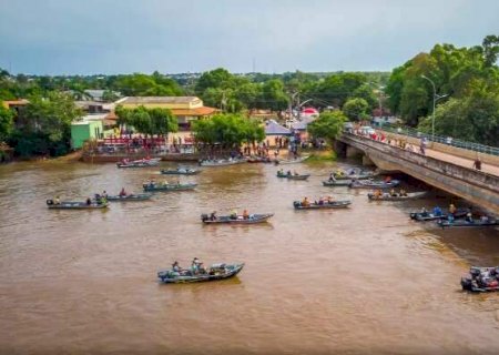 Com pesca liberada e Carnaval, barcos tomam conta de rios de Corumbá e Coxim>