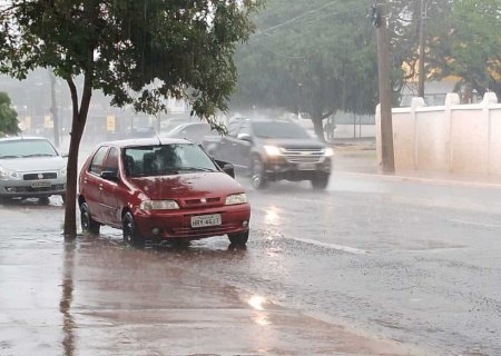 Frente fria chega e pode causar chuvas fortes durante a semana em MS>