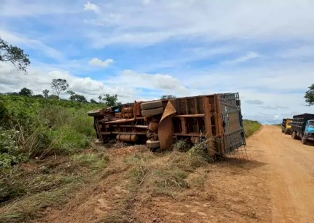 Adolescente dirigia caminhão que tombou e matou trabalhador