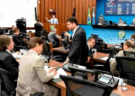 Deputados votam reajuste de 5,06% no salário dos servidores estaduais nesta quinta