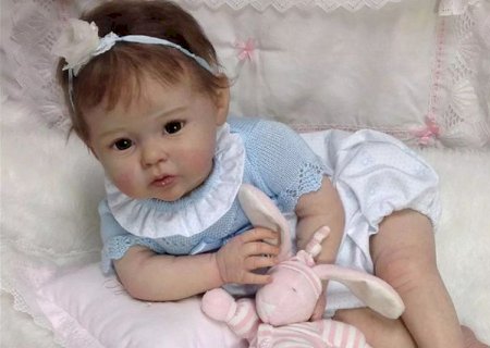 Mulher leva bebê reborn para ser vacinada em posto de saúde em SC