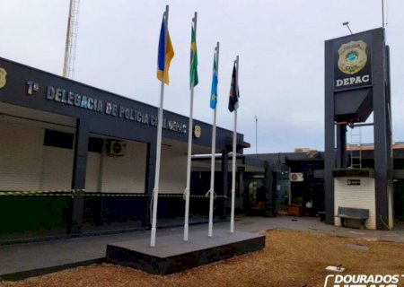 Homem é preso por filmar usuários de banheiro masculino em atacadista>