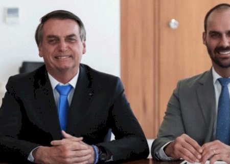 Bolsonaro diz à PF que fez "pix limpo" de R$ 2 milhões para Eduardo viver nos EUA