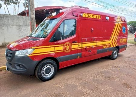 Mulher sofre fratura exposta após colidir moto com caminhão em Caarapó