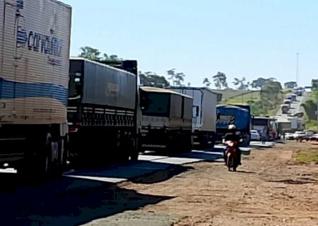 Professor da rede pública morre em colisão frontal com caminhão em MS>
