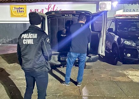 Video mostra briga que terminou com morador de rua morto a facadas na Praça Central de Caarapó>