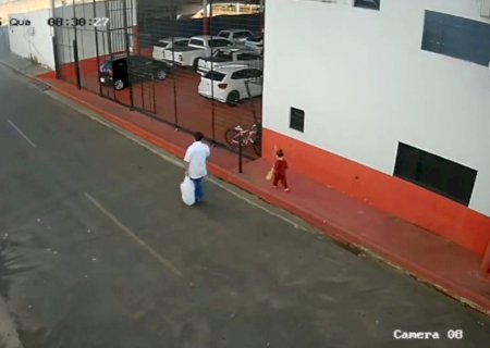 Homem é preso por agredir enteada de 2 anos no meio da rua