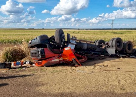 Motorista de caminhão morre em acidente na BR-163