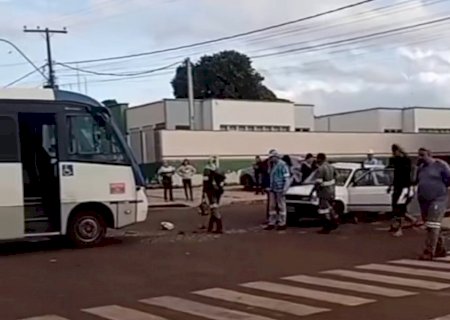 Acidente envolvendo ônibus e automóvel deixa dois feridos na São Jorge, em Caarapó>