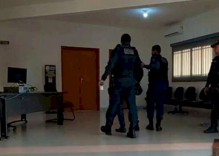 PM prende homem que desfigurou o rosto da esposa na frente da filha de 2 anos