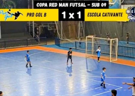 Pai agride árbitro com soco na cabeça em partida infantil de futsal em MS