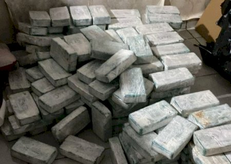 Operação prende três, apreende quase meia tonelada de cocaína, armas e dinheiro>
