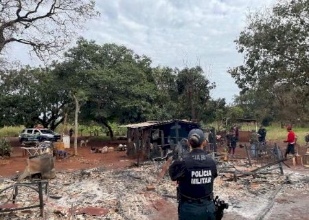 Embriagado, homem coloca fogo em casa para tentar matar a própria mãe