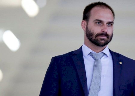 Eduardo Bolsonaro diz que não vai renunciar ao mandato de deputado