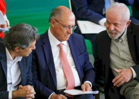 Governo vai trabalhar para reverter taxação dos EUA, diz Alckmin>