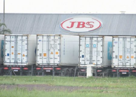 Frigoríficos de MS suspendem envio de carnes aos EUA após tarifaço de Trump