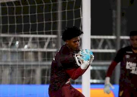 Aos 16 anos, goleiro de MS entra para time principal do Athletico-PR