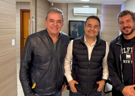 Vander e Kemp reforçam convite e Fábio Trad define futuro no PT até agosto