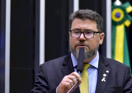 Pollon vota contra ‘ PL da Adultização’ e entra com ação no STF