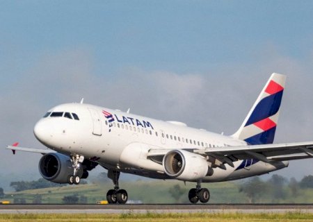 Aeronave da Latam com capacidade para 144 passageiros marca retomada dos voos comerciais em Dourados