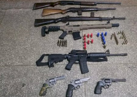 Polícia apreende arsenal com fuzis, espingardas e revólveres na MS-240
