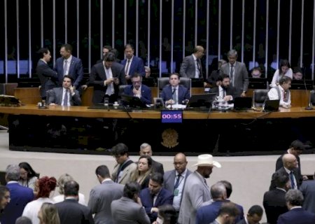 Câmara aprova em 2º turno regra que limita ações contra deputados