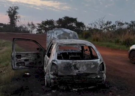 Irmãos são presos por suspeita de matar homem e queimar corpo em carro
