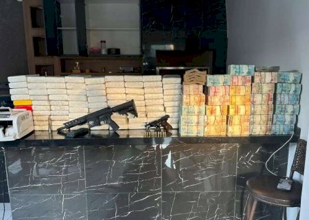 Integrante do PCC estava com R$ 1,7 milhão em espécie, armas e cocaína
