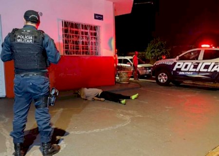 Homem é morto com facada no peito durante bebedeira em Dourados