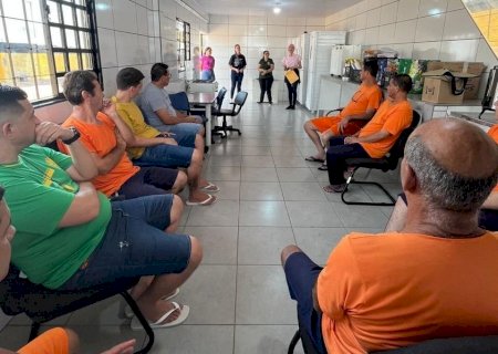 Curso de pizzas é oferecido a internos do Presídio de Caarapó como parte de programa de ressocialização