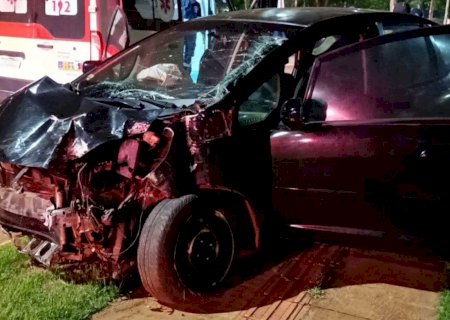 Tragédia em Dourados: veículo com jovens bate em muro e adolescente morre