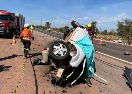 Representante comercial morre em colisão entre carro e caminhão na BR-163