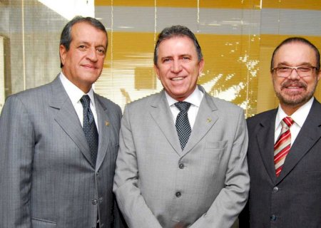 Após anunciar canditatura, Girotto volta a ficar inelegível