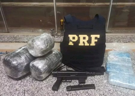 PRF prende homem com cocaína, haxixe e submetralhadora em ônibus na BR-463