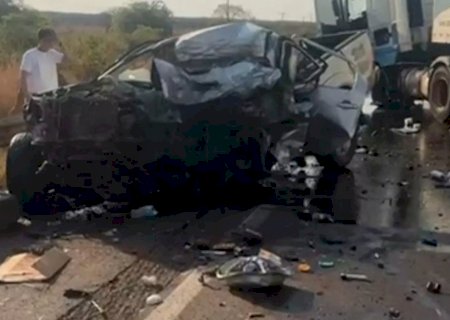 Motorista morre preso nas ferragens após acidente na BR-158