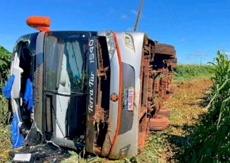 Passageira grávida que estava em ônibus que tombou perdeu gêmeos