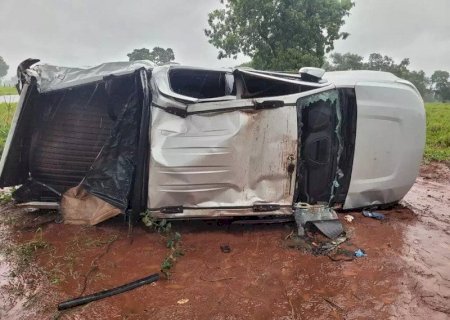 Motorista morre após caminhonete capotar na MS-162
