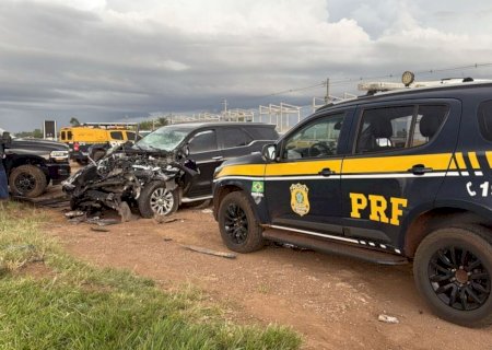 Caminhonete furtada em SC é apreendida após perseguição e acidente na fronteira de MS