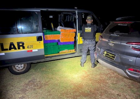 Polícia intercepta van escolar com 470 kg de maconha